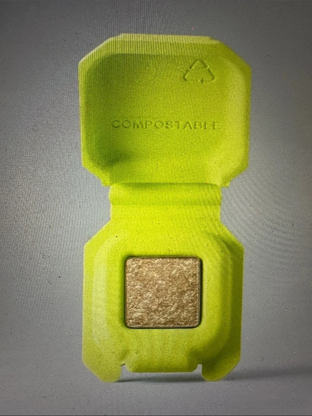 Shimmery Golden Eyeshadow in Tickle Spell